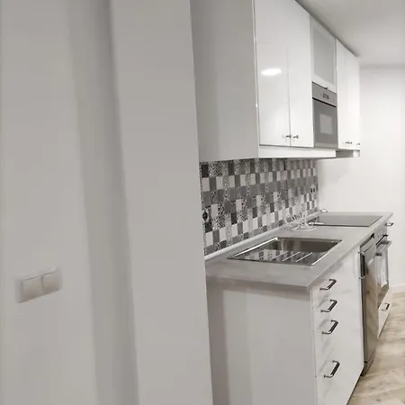 Feel At At Tamara - Two Steps To The Pool