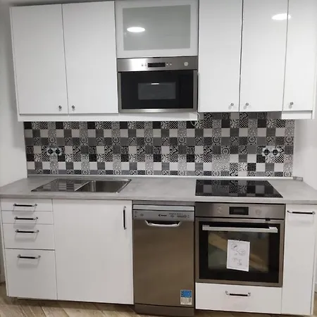 Feel At At Tamara - Two Steps To The Pool