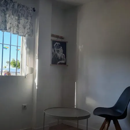 Feel At At Tamara - Two Steps To The Pool *