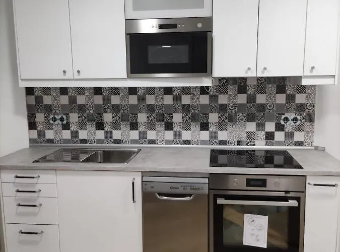 Feel At At Tamara - Two Steps To The Pool