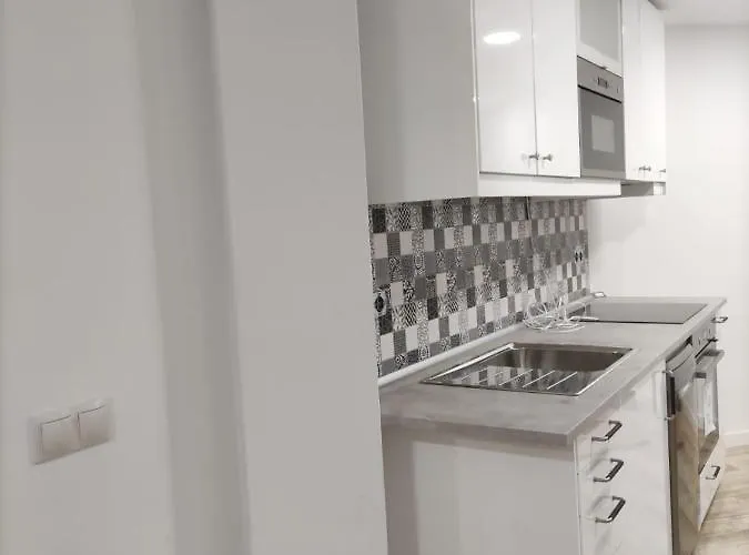 Feel At At Tamara - Two Steps To The Pool