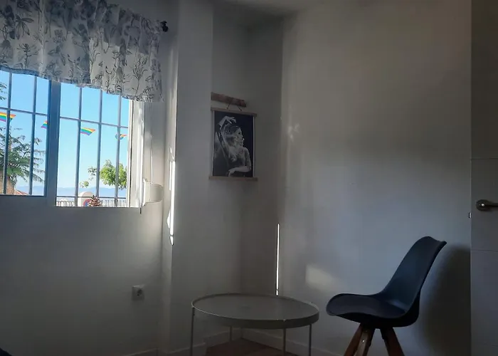 Feel At At Tamara - Two Steps To The Pool *